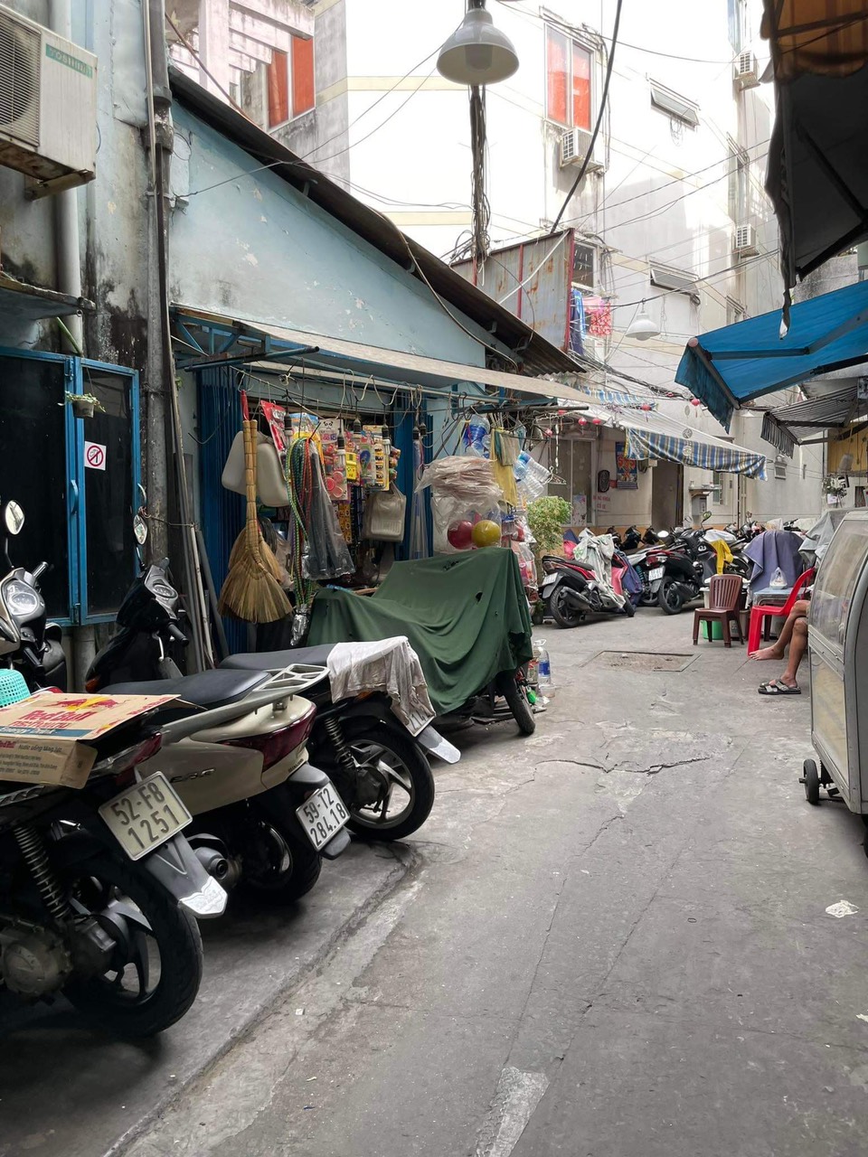 Bán nhà đường Bùi Viện Quận 1