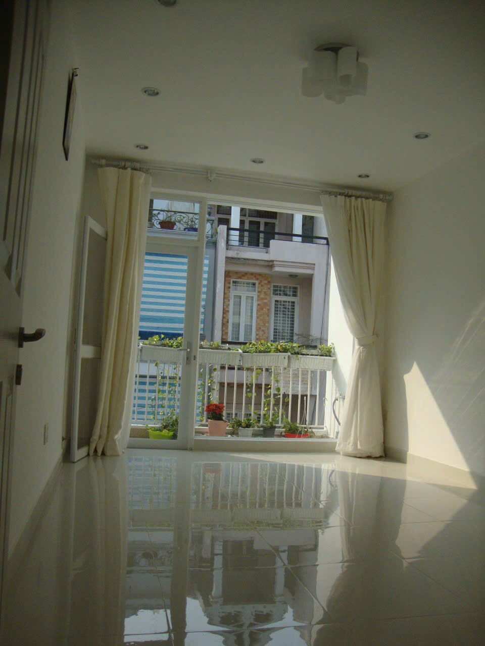 Bán nhà đường Nguyễn Hữu Cảnh quận Bình Thạnh