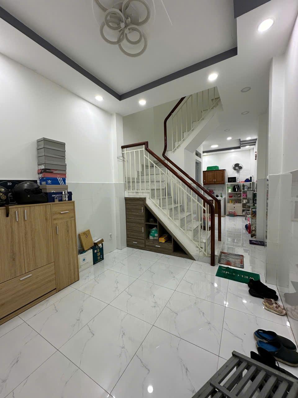 Bán nhà đường Nguyễn Thị Nhỏ, phường 14, Quận 5
