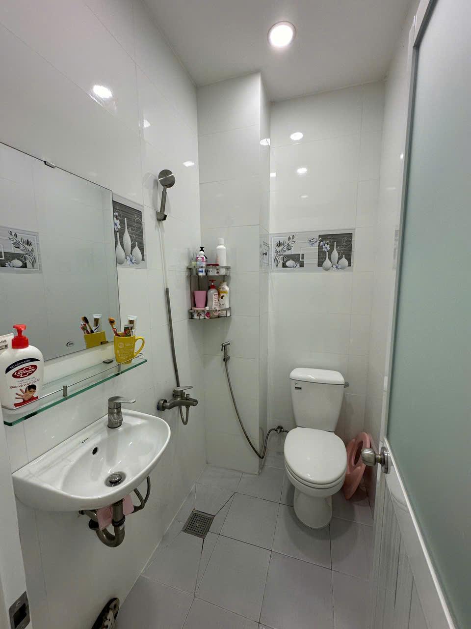 Bán nhà đường Nguyễn Thị Nhỏ Quận 5