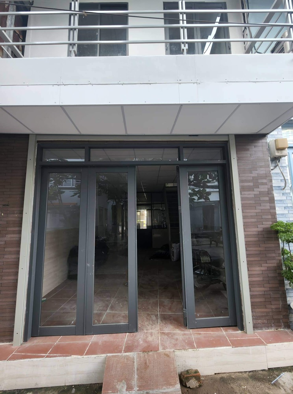 Cho thuê nhà đường Bến Vân Đồn, Quận 4