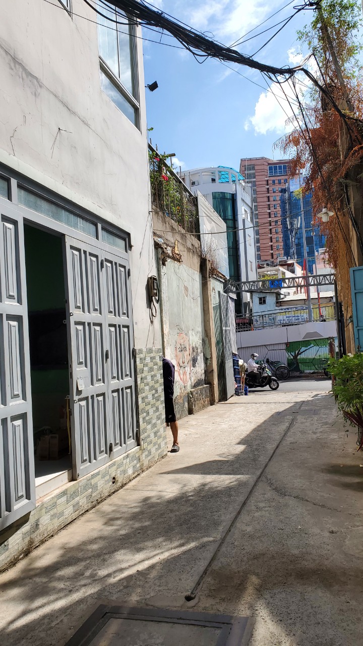 Cho thuê nhà đường Calmette, Quận 1