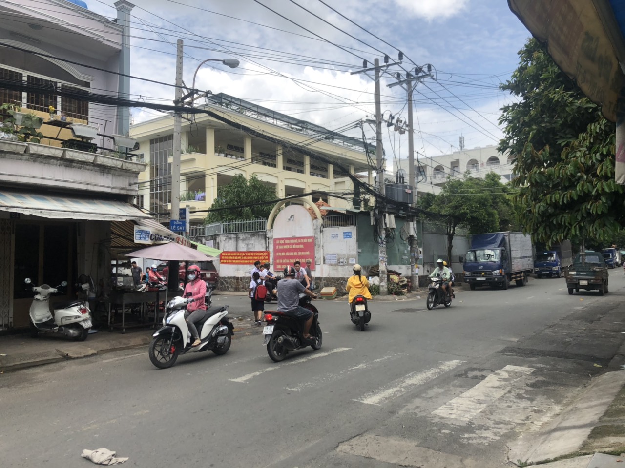 Cho thuê nhà đường Lê Sát quận Tân Phú